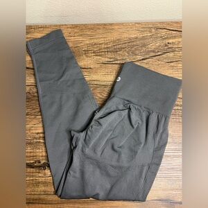 Halara Seamless Flow Scrunch Butt Leggings Gray Size L Tummy Control